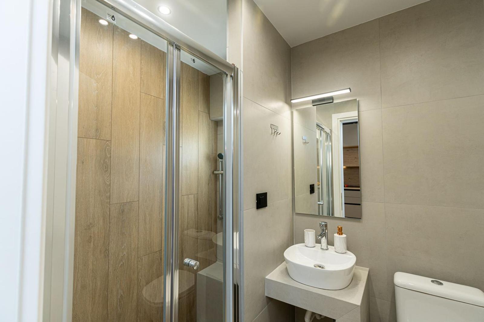 Modern 3 Bedroom Luxury Apartment เทสซาโลนิกิ ภายนอก รูปภาพ