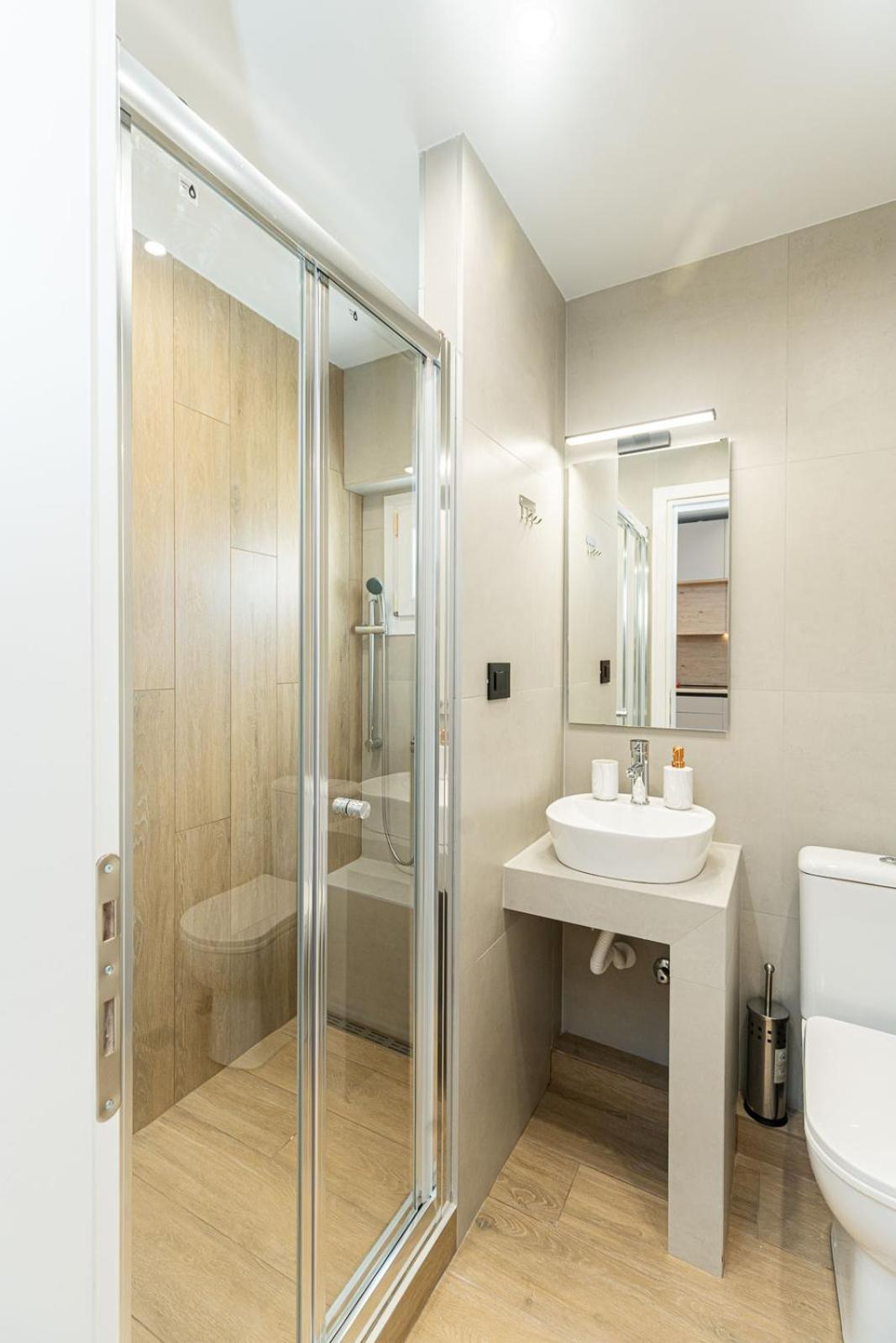 Modern 3 Bedroom Luxury Apartment เทสซาโลนิกิ ภายนอก รูปภาพ